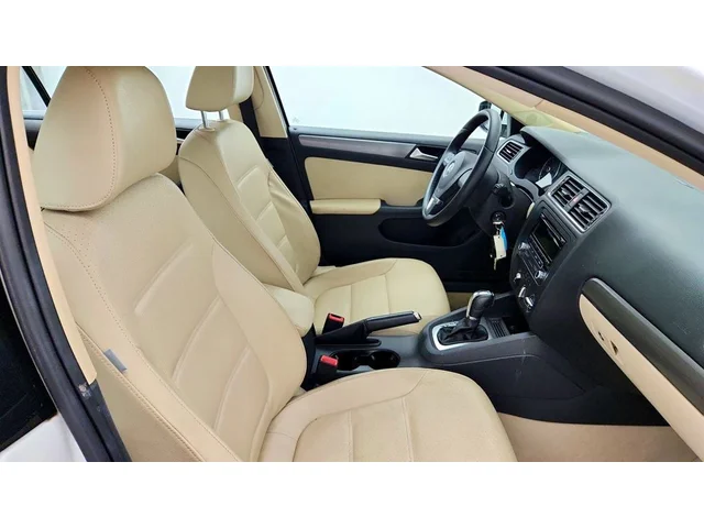 SEMINUEVOS VOLKSWAGEN Jetta Sedan a Estados en autogozo