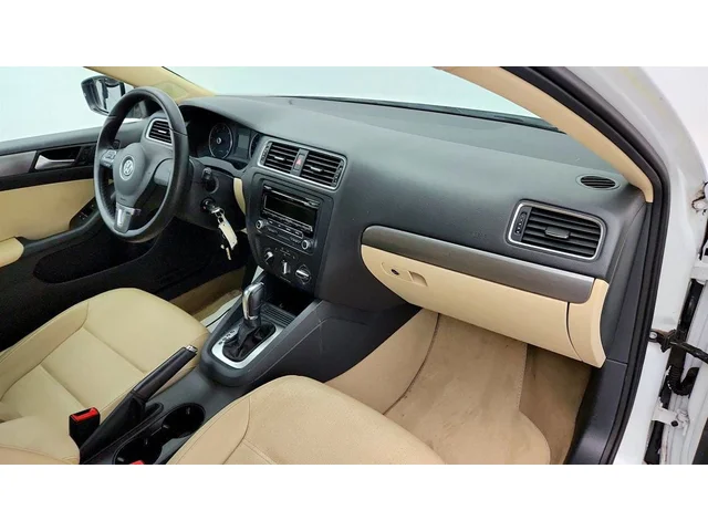 SEMINUEVOS VOLKSWAGEN Jetta Sedan a Estados en autogozo