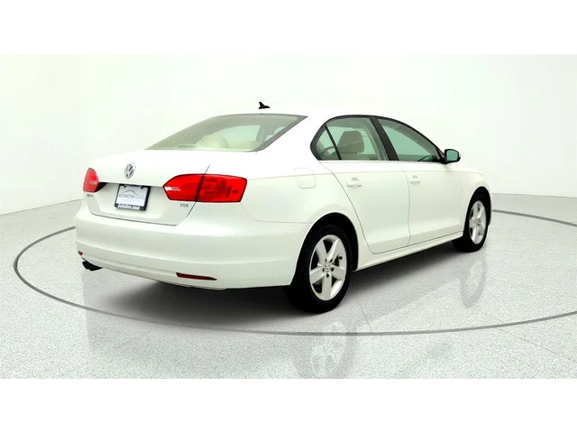 SEMINUEVOS VOLKSWAGEN Jetta Sedan a Estados en autogozo