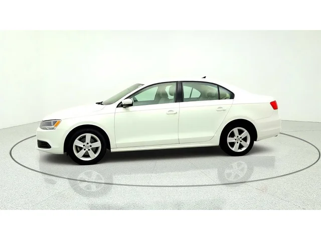 SEMINUEVOS VOLKSWAGEN Jetta Sedan a Estados en autogozo