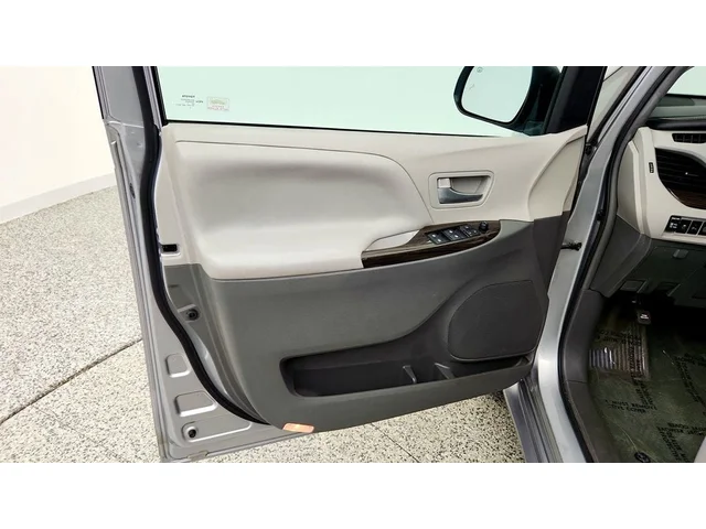 SEMINUEVOS TOYOTA Sienna a Estados en autogozo