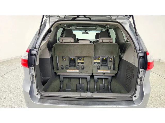 SEMINUEVOS TOYOTA Sienna a Estados en autogozo