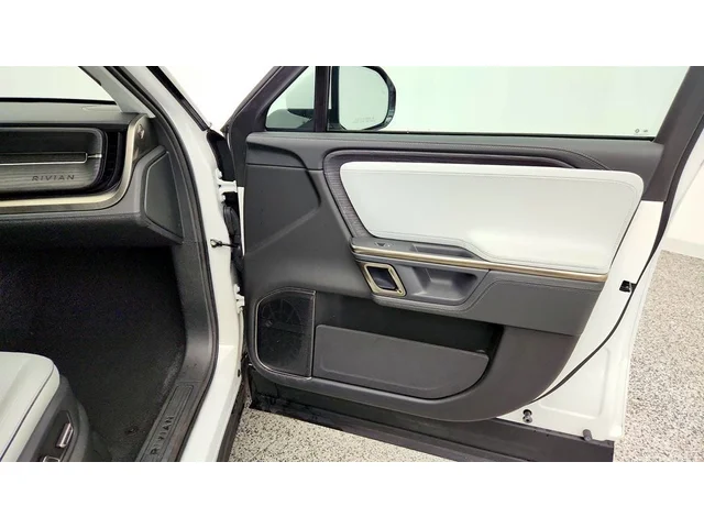 SEMINUEVOS RIVIAN R1S a Estados en autogozo