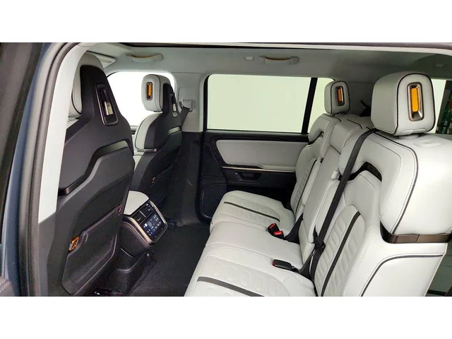 SEMINUEVOS RIVIAN R1S a Estados en autogozo