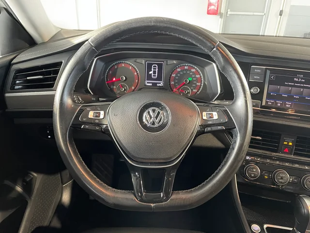SEMINUEVOS VOLKSWAGEN Jetta a Estados en autogozo