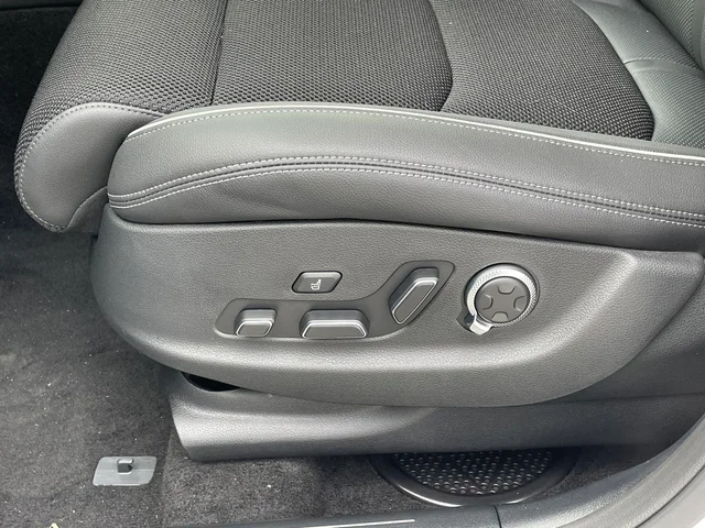 Nuevos GENESIS GV70 à Estados chez autogozo
