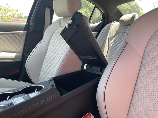 Nuevos GENESIS G70 à Estados chez autogozo