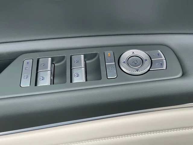 Nuevos GENESIS GV80 à Estados chez autogozo