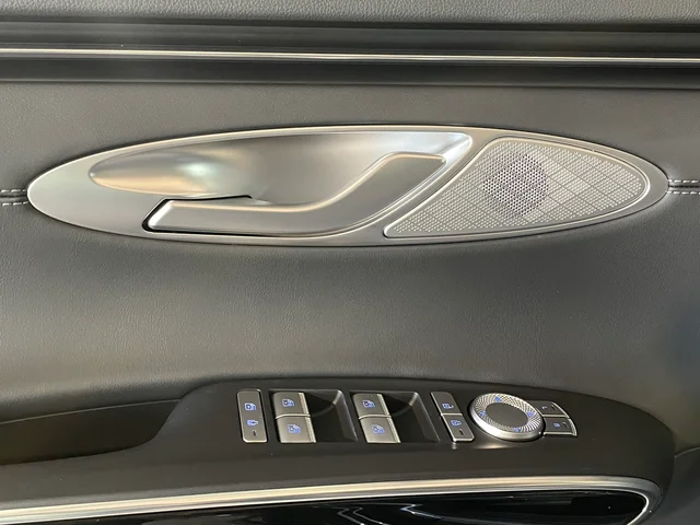 Nuevos GENESIS GV70 à Estados chez autogozo