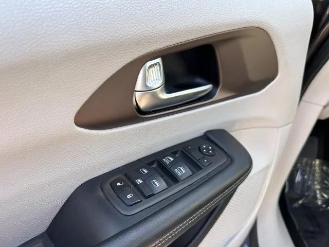 SEMINUEVOS CHRYSLER Voyager a Estados en autogozo