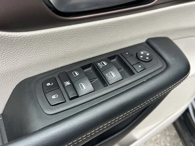 SEMINUEVOS CHRYSLER Voyager a Estados en autogozo