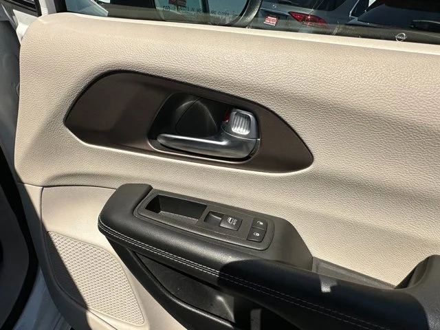 SEMINUEVOS CHRYSLER Voyager a Estados en autogozo