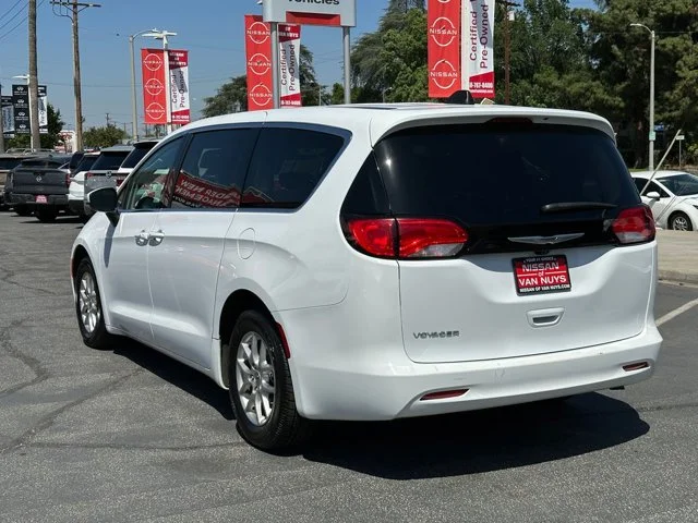SEMINUEVOS CHRYSLER Voyager a Estados en autogozo