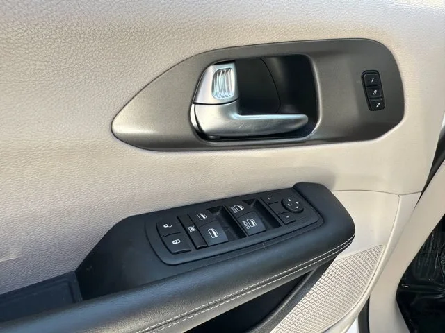 SEMINUEVOS CHRYSLER Pacifica a Estados en autogozo