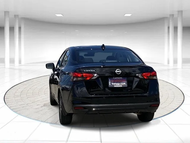 SEMINUEVOS NISSAN Versa a Estados en autogozo