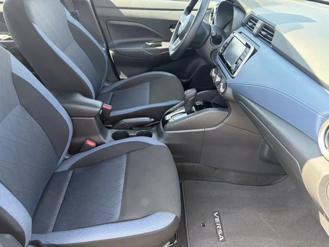 SEMINUEVOS NISSAN Versa a Estados en autogozo