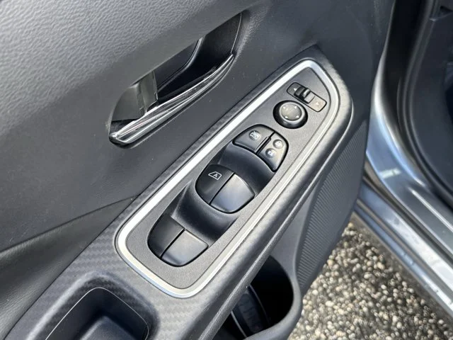 SEMINUEVOS NISSAN Versa a Estados en autogozo