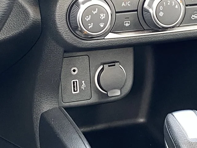 SEMINUEVOS NISSAN Kicks Play a Estados en autogozo