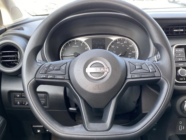 SEMINUEVOS NISSAN Kicks Play a Estados en autogozo