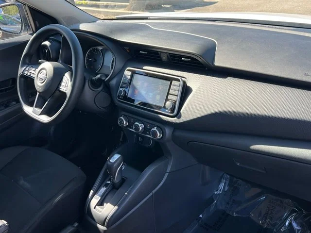 SEMINUEVOS NISSAN Kicks Play a Estados en autogozo