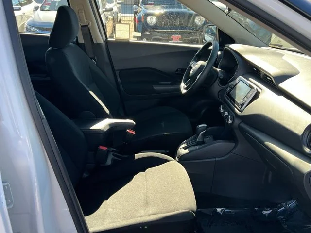 SEMINUEVOS NISSAN Kicks Play a Estados en autogozo