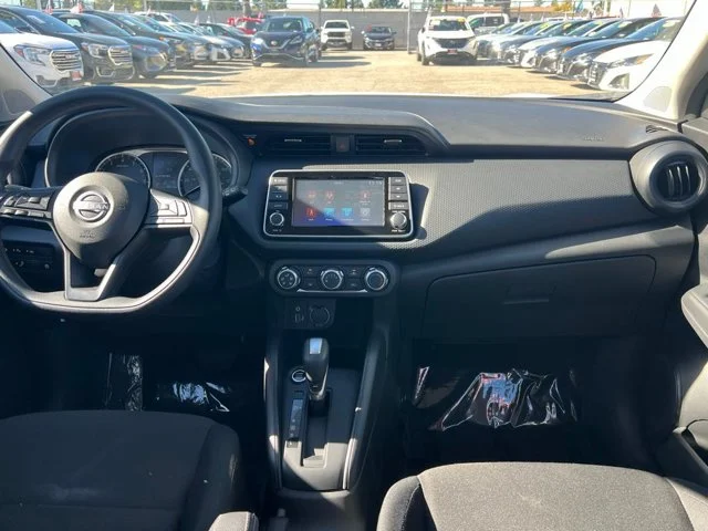 SEMINUEVOS NISSAN Kicks Play a Estados en autogozo