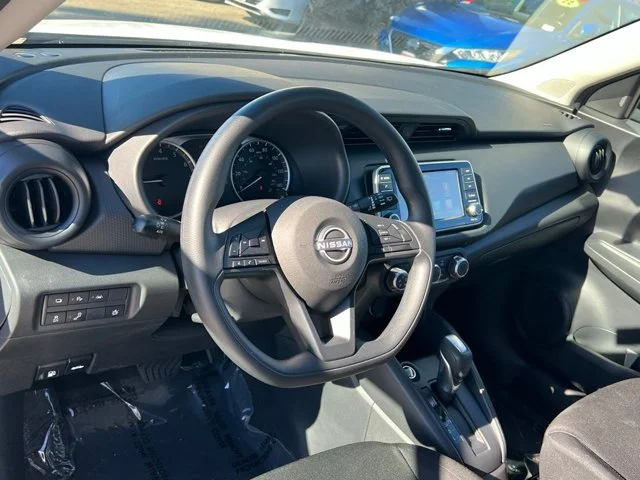 SEMINUEVOS NISSAN Kicks Play a Estados en autogozo