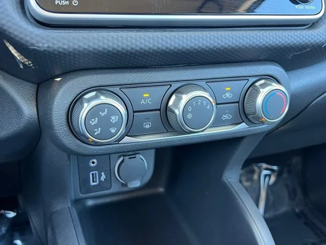 SEMINUEVOS NISSAN Kicks Play a Estados en autogozo