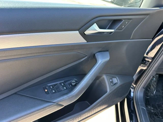 SEMINUEVOS VOLKSWAGEN Jetta a Estados en autogozo