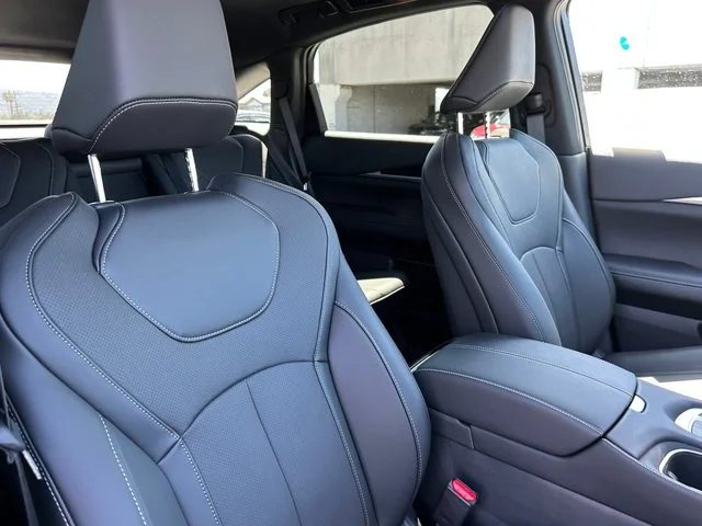 Nuevos INFINITI QX65 à Estados chez autogozo