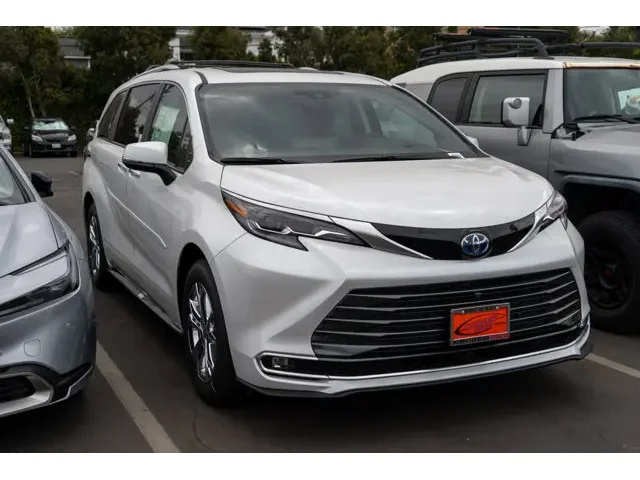 SEMINUEVOS TOYOTA Sienna a Estados en autogozo
