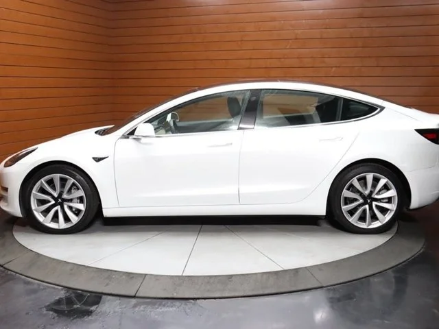 SEMINUEVOS TESLA Model 3 a Estados en autogozo