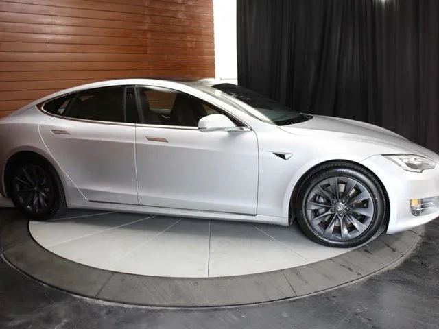 SEMINUEVOS TESLA Model S a Estados en autogozo