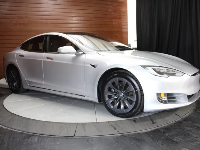 SEMINUEVOS TESLA Model S a Estados en autogozo