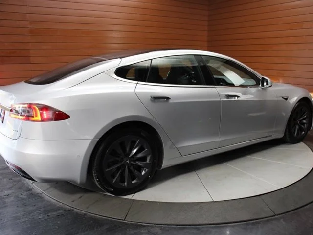 SEMINUEVOS TESLA Model S a Estados en autogozo