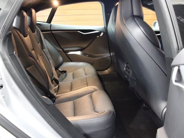 SEMINUEVOS TESLA Model S a Estados en autogozo