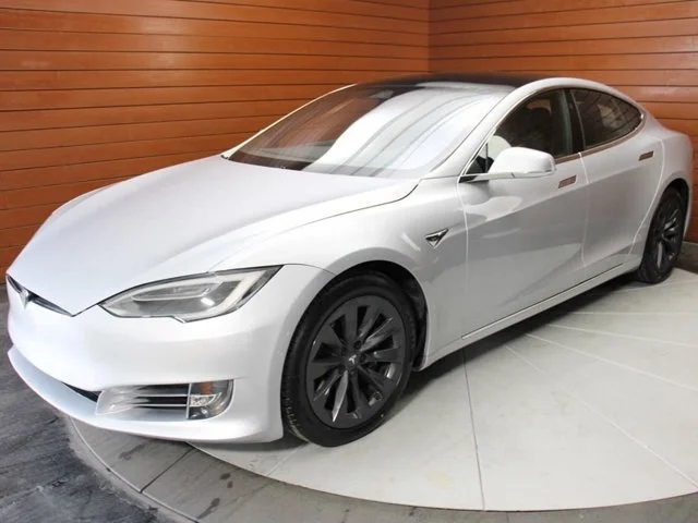 SEMINUEVOS TESLA Model S a Estados en autogozo