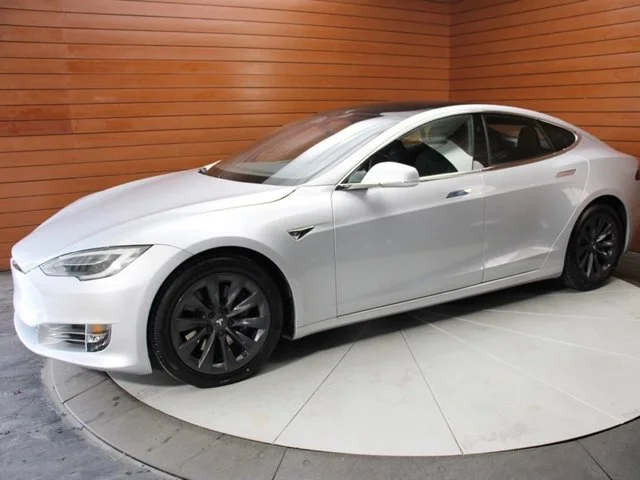 SEMINUEVOS TESLA Model S a Estados en autogozo