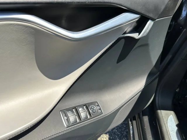 SEMINUEVOS TESLA Model S a Estados en autogozo