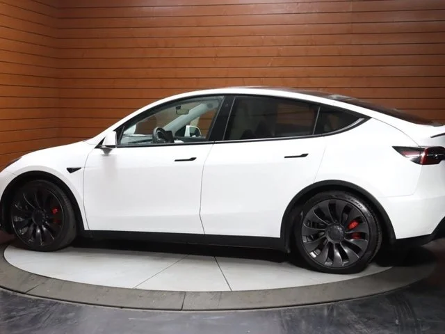 SEMINUEVOS TESLA Model Y a Estados en autogozo