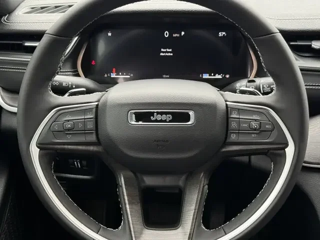 Nuevos JEEP GRAND CHEROKEE L à Estados chez autogozo