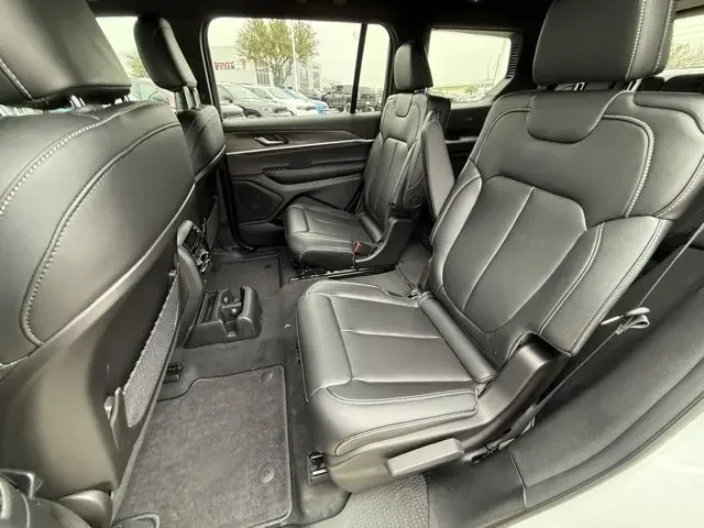 Nuevos JEEP GRAND CHEROKEE L à Estados chez autogozo