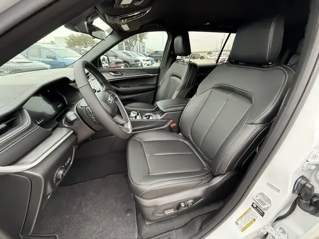 Nuevos JEEP GRAND CHEROKEE L à Estados chez autogozo