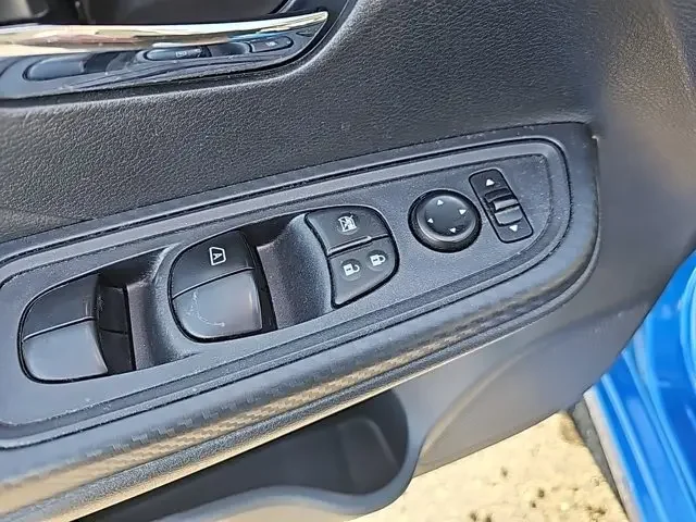 SEMINUEVOS NISSAN Versa a Estados en autogozo