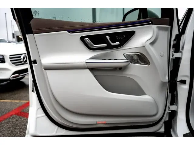 Nuevos MERCEDES-BENZ EQE à Estados chez autogozo