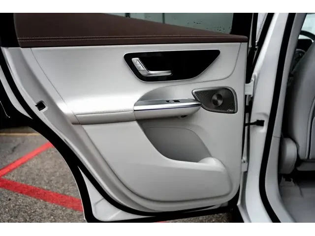 Nuevos MERCEDES-BENZ EQE à Estados chez autogozo