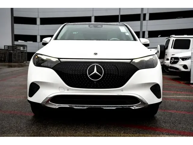 Nuevos MERCEDES-BENZ EQE à Estados chez autogozo