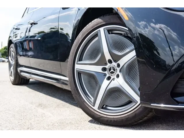 Nuevos MERCEDES-BENZ EQE à Estados chez autogozo