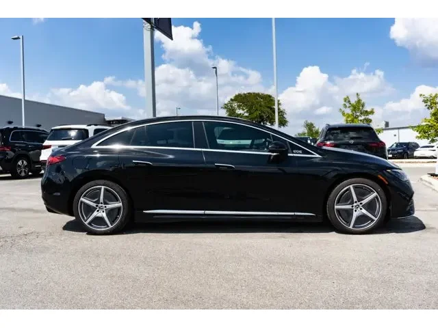 Nuevos MERCEDES-BENZ EQE à Estados chez autogozo