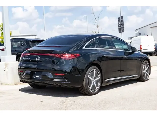 Nuevos MERCEDES-BENZ EQE à Estados chez autogozo